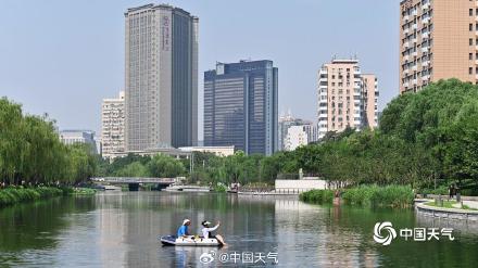 消暑纳凉 北京亮马河夏日里的惬意生活