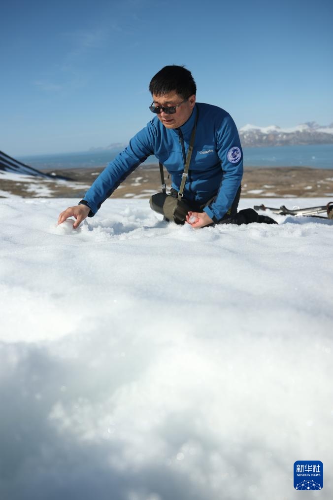 跟随科考队员走近极地冰川