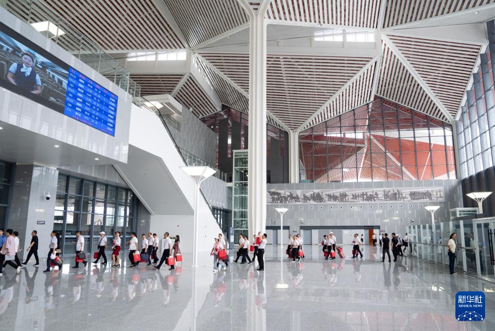 巴南高铁开通运营 巴南高铁开通运营