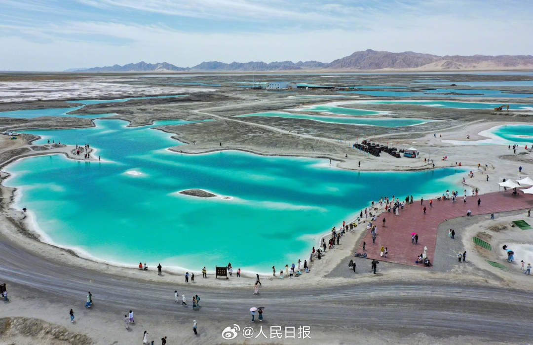惊艳!青海翡翠湖晶莹剔透美如宝石 惊艳!青海翡翠湖晶莹剔透美如宝石