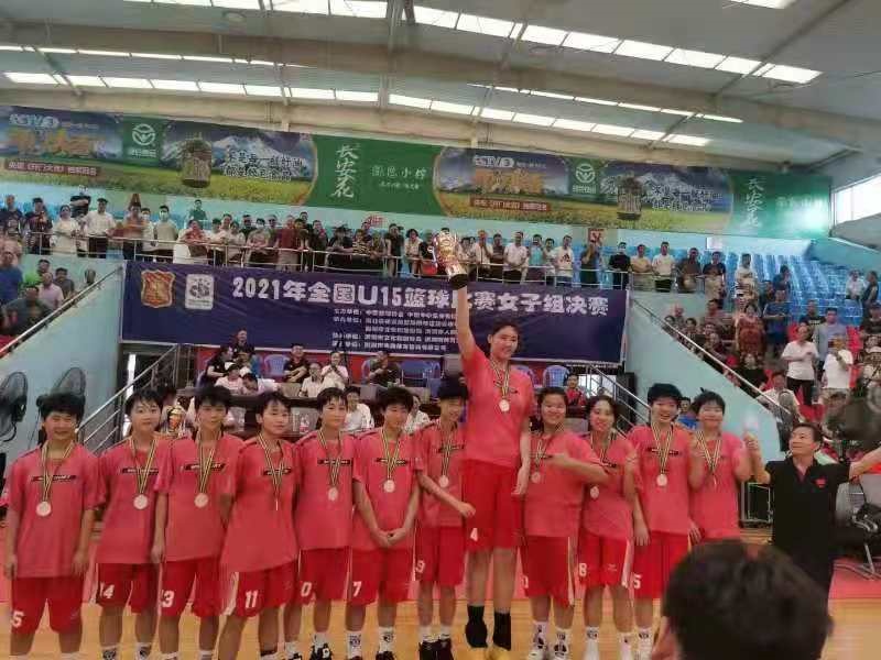 “女版姚明”44分硬控对手！山东姑娘张子宇，进击的巨人