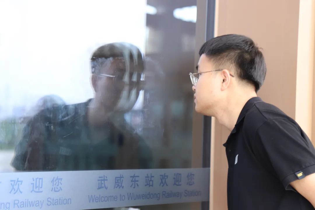 好多人!这座高铁站还没投用,就被围观了…… 好多人!这座高铁站还没投用,就被围观了……