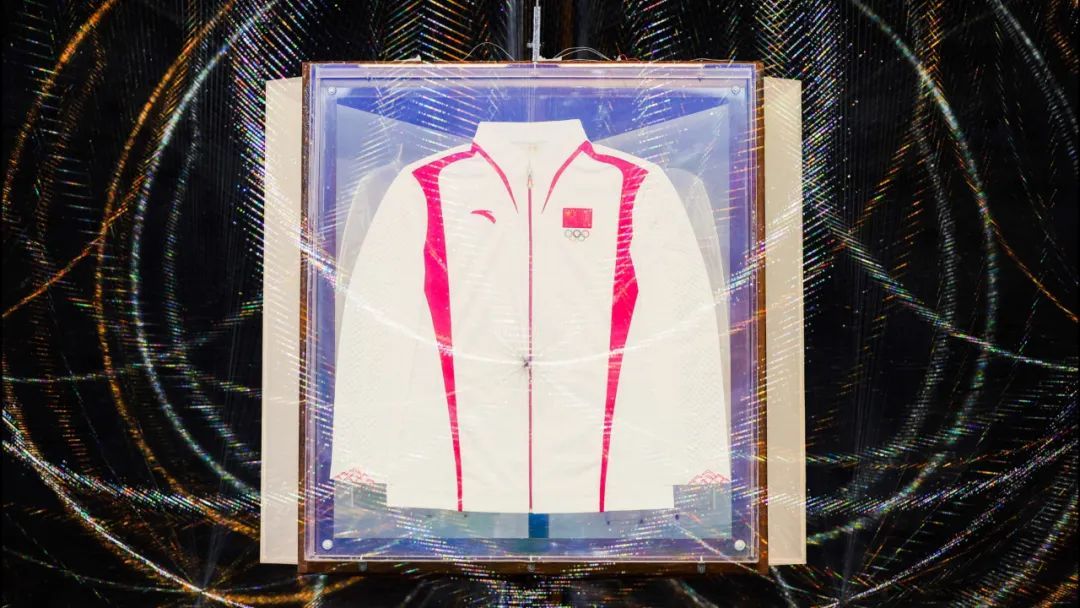 2024巴黎奥运会中国体育代表团领奖服“上新”了! 2024巴黎奥运会中国体育代表团领奖服“上新”了!