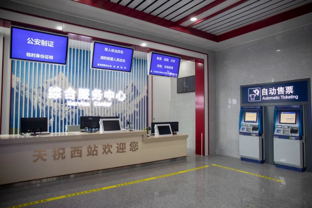 好多人!这座高铁站还没投用,就被围观了…… 好多人!这座高铁站还没投用,就被围观了……