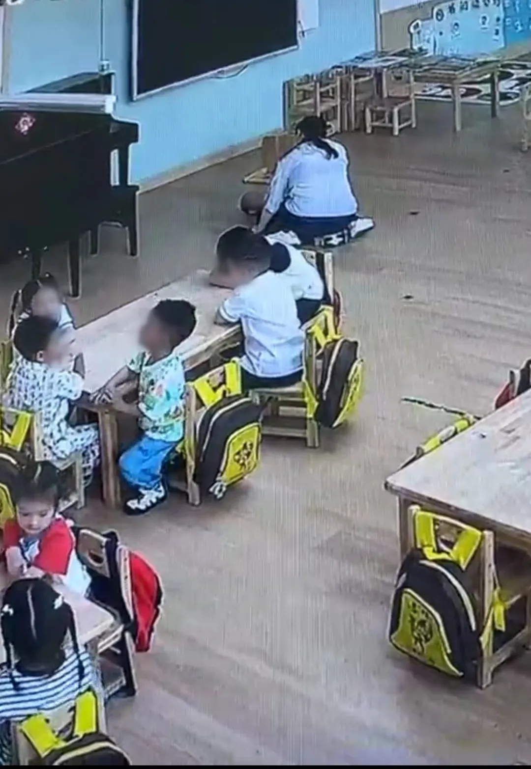 关小黑屋、拖行…“教师虐待幼儿”后续来了！