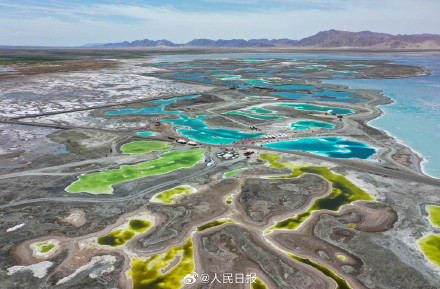 惊艳!青海翡翠湖晶莹剔透美如宝石 惊艳!青海翡翠湖晶莹剔透美如宝石