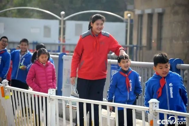 “女版姚明”44分硬控对手！山东姑娘张子宇，进击的巨人