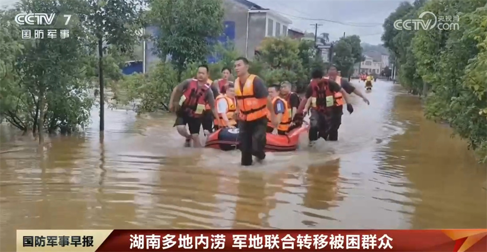 闻令而动!子弟兵在抗洪抢险一线全力守护人民群众生命财产安全 闻令而动!子弟兵在抗洪抢险一线全力守护人民群众生命财产安全