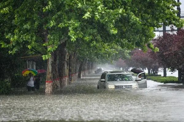 暴雨红色预警！地铁、车里进水，这么做保命！！