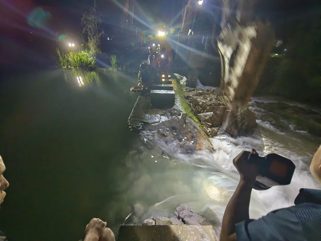 堤坝排水口“吃人”！贵州一男子游泳时不慎被吸入