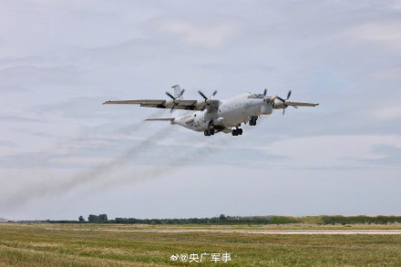 海军航空兵多机型飞行训练大片