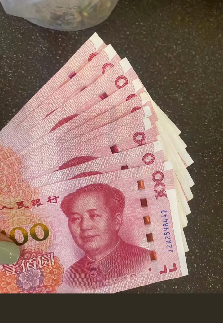 已有顾客领到1000元补偿!胖东来退款现场排长队!工作人员:无截止日期,可过两天再来 已有顾客领到1000元补偿!胖东来退款现场排长队!工作人员:无截止日期,可过两天再来