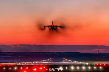 海军航空兵多机型飞行训练大片