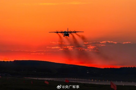海军航空兵多机型飞行训练大片