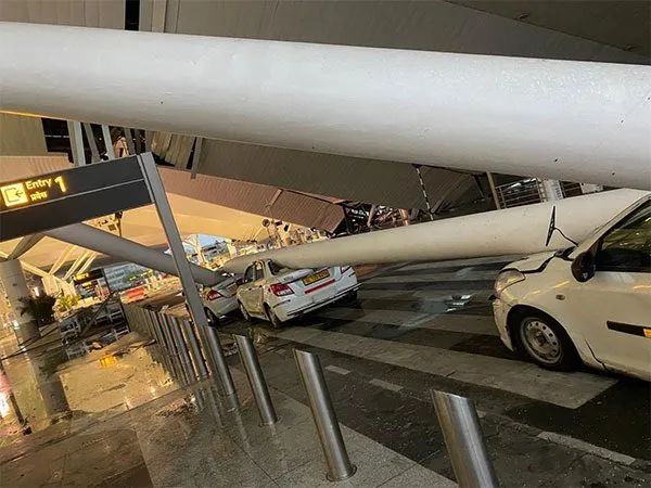 印度新德里机场航站楼屋顶坍塌！已致1死8伤