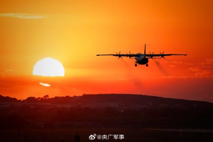 海军航空兵多机型飞行训练大片