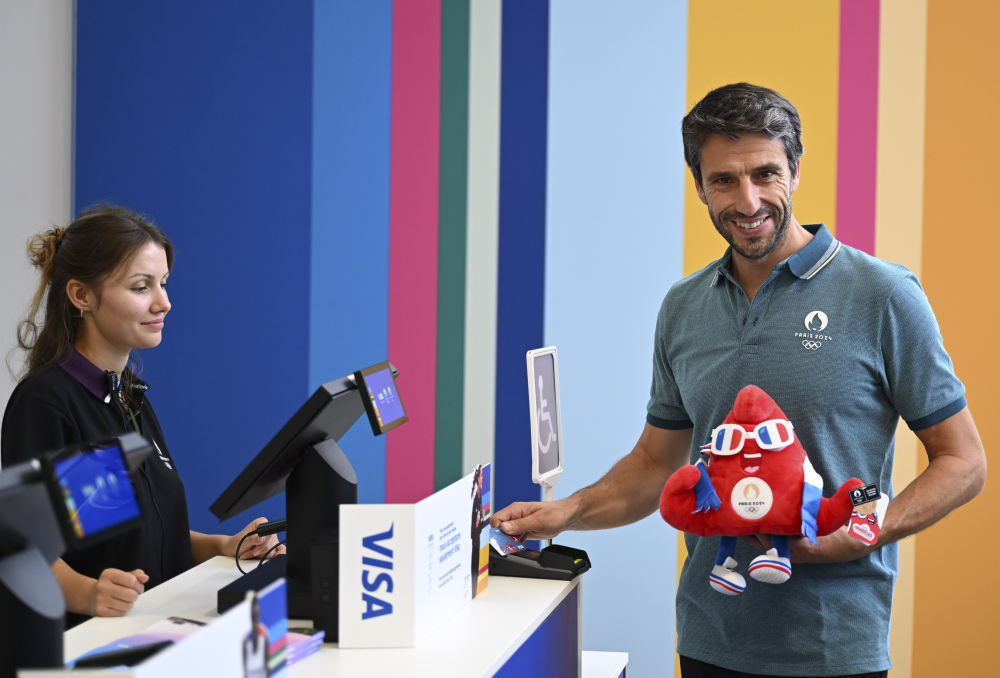 追光 | 逛最大的奥运纪念品店，买最多的“中国制造”