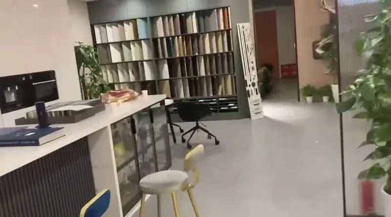 上海知名品牌突然关门失联！消费者：定金交了5万多，合同都没来得及签……