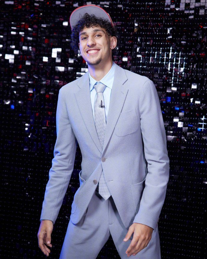 NBA选秀大会：老鹰队状元签选中里萨谢 崔永熙落选