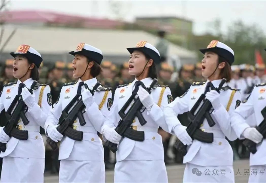 两次阅兵、三次转岗,这个女兵不简单! 两次阅兵、三次转岗,这个女兵不简单!