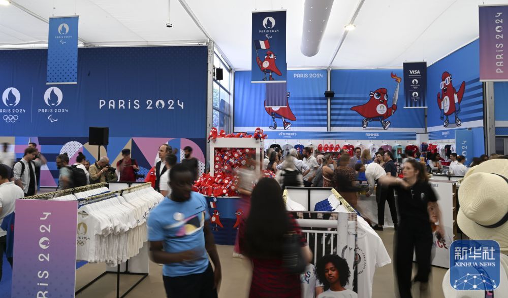 巴黎奥运会|探访巴黎奥运会官方特许商品旗舰店 巴黎奥运会|探访巴黎奥运会官方特许商品旗舰店
