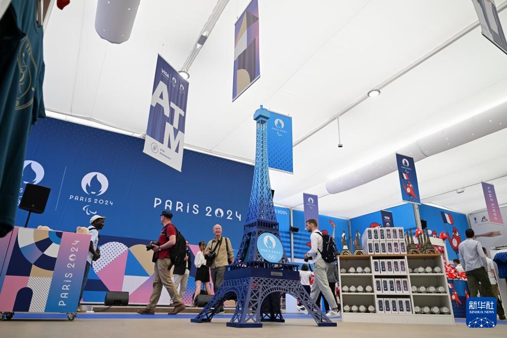 探访巴黎奥运会官方特许商品旗舰店 探访巴黎奥运会官方特许商品旗舰店