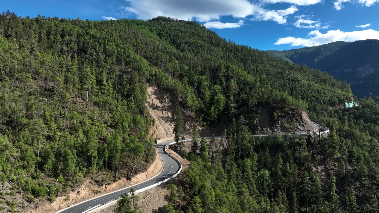 打通“云端天路” G227国道通车 湖北建造助力“蜀道不再难”