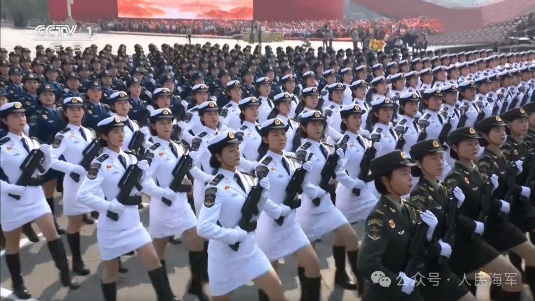 两次阅兵、三次转岗,这个女兵不简单! 两次阅兵、三次转岗,这个女兵不简单!