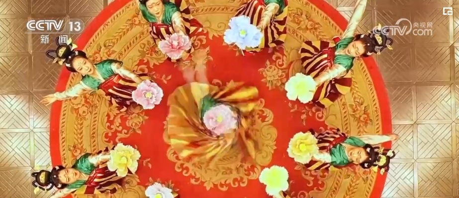 历史是底气！着华服、绾青丝、点朱丹……文化“穿”在百姓身上