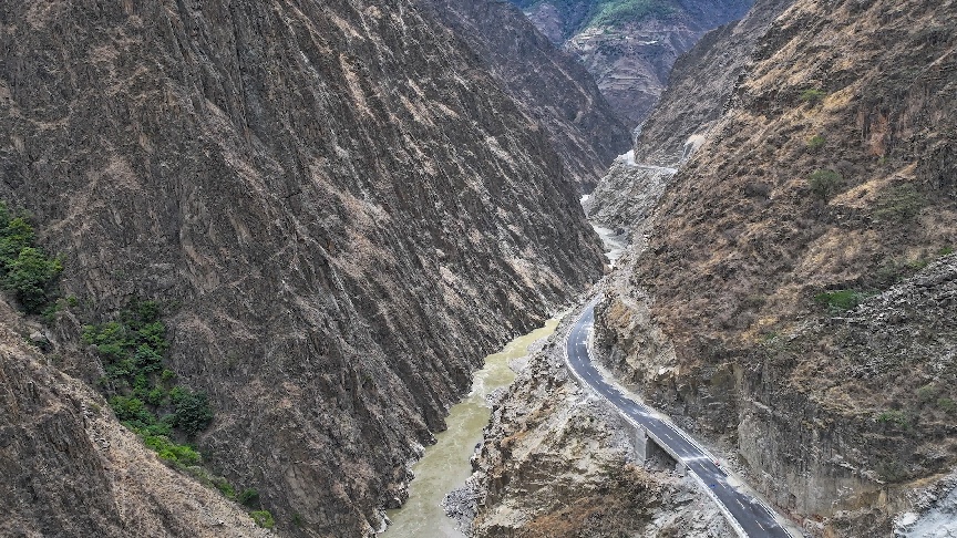 打通“云端天路” G227国道通车 湖北建造助力“蜀道不再难”