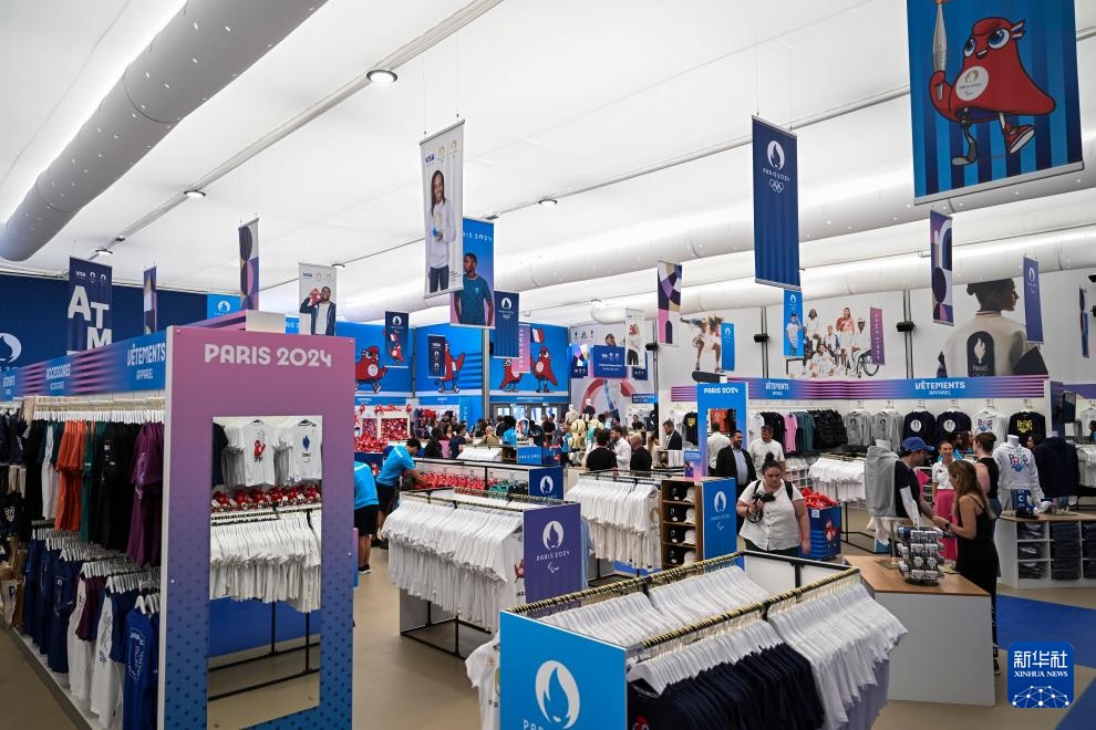 探访巴黎奥运会官方特许商品旗舰店 探访巴黎奥运会官方特许商品旗舰店