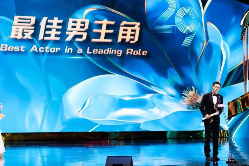 胡歌、周迅分获白玉兰奖最佳男、女主角 胡歌、周迅分获白玉兰奖最佳男、女主角