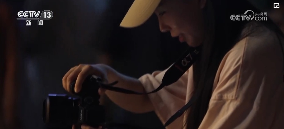 历史是底气！着华服、绾青丝、点朱丹……文化“穿”在百姓身上