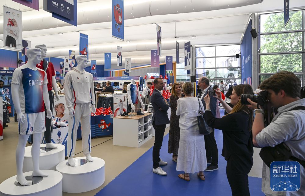 巴黎奥运会|探访巴黎奥运会官方特许商品旗舰店 巴黎奥运会|探访巴黎奥运会官方特许商品旗舰店