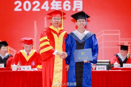 大学校长送毕业生四味中药：千年健 路路通 石见穿 沉香