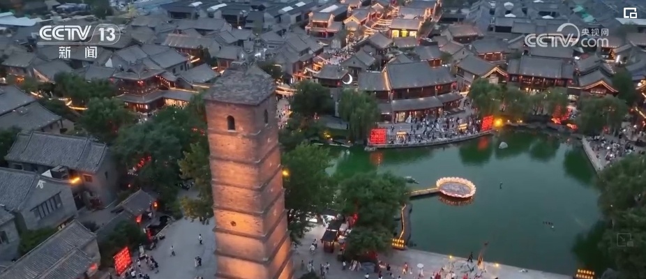 历史是底气！着华服、绾青丝、点朱丹……文化“穿”在百姓身上