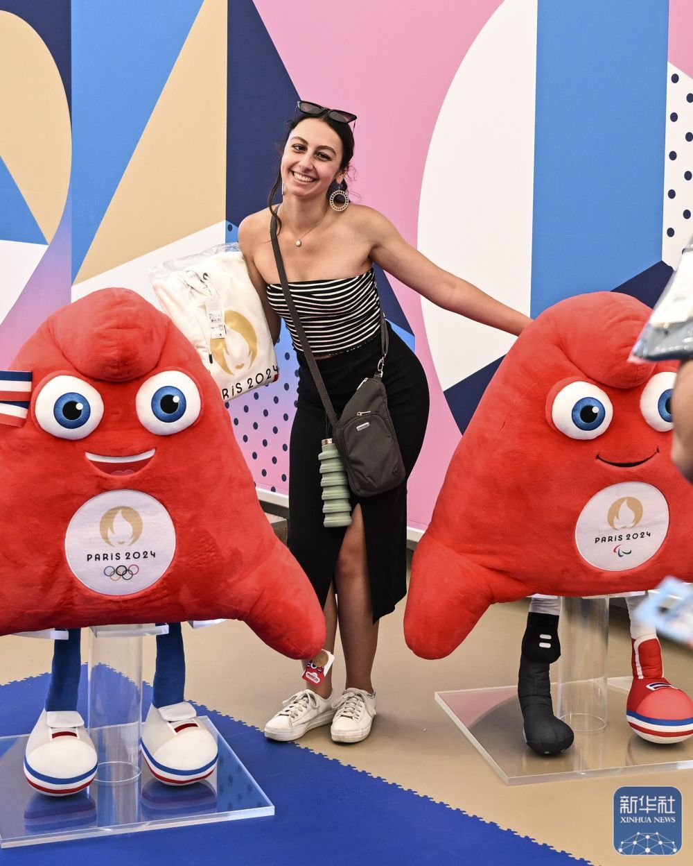 巴黎奥运会|探访巴黎奥运会官方特许商品旗舰店 巴黎奥运会|探访巴黎奥运会官方特许商品旗舰店