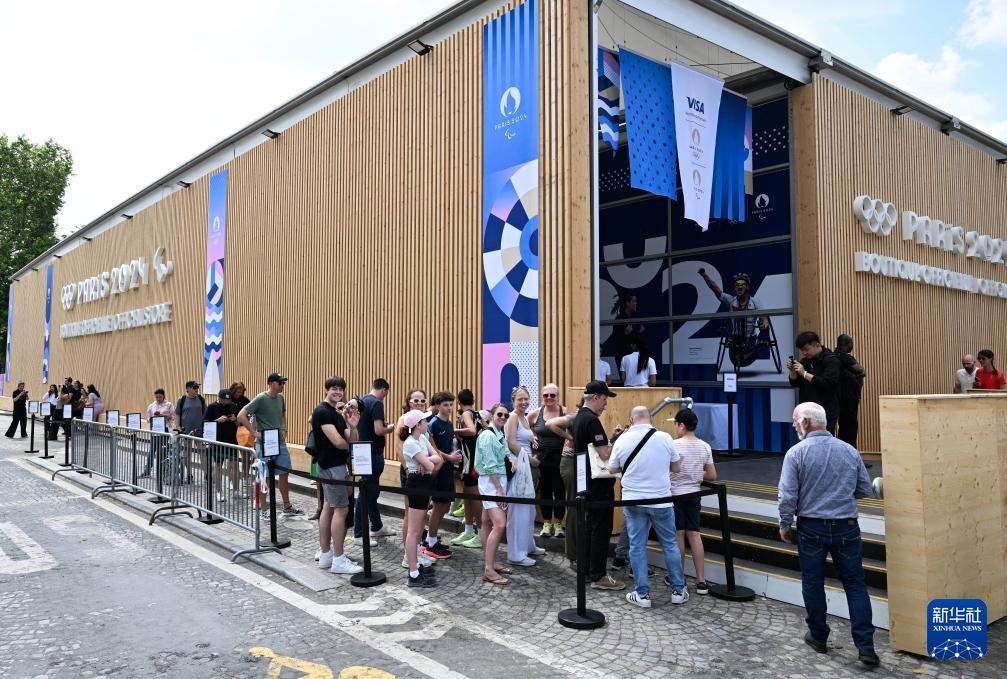 探访巴黎奥运会官方特许商品旗舰店 探访巴黎奥运会官方特许商品旗舰店