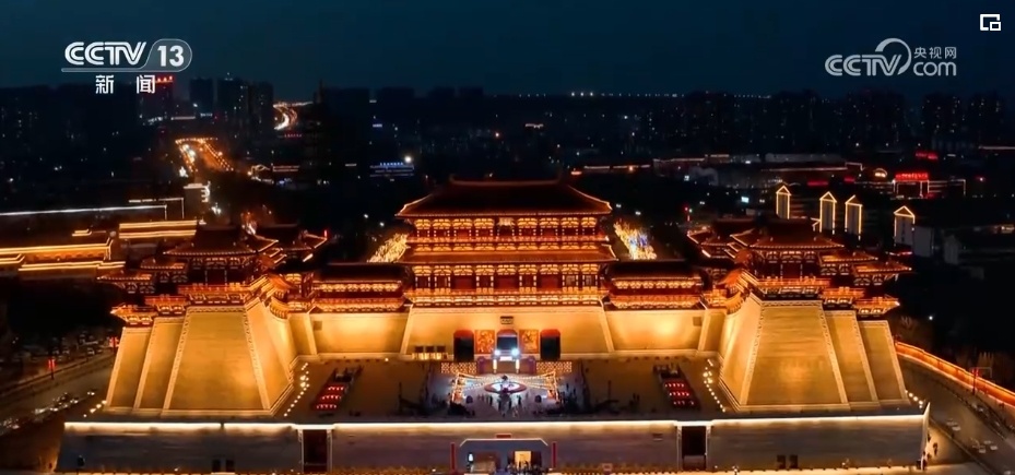 历史是底气！着华服、绾青丝、点朱丹……文化“穿”在百姓身上