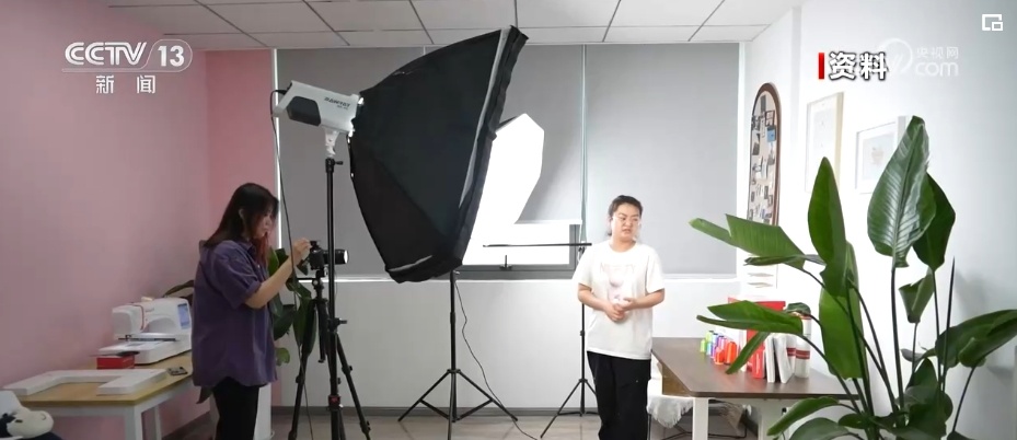 “强”步伐、创“新”力,经济插上“数字翅膀” 消费新势力涌现 “强”步伐、创“新”力,经济插上“数字翅膀” 消费新势力涌现