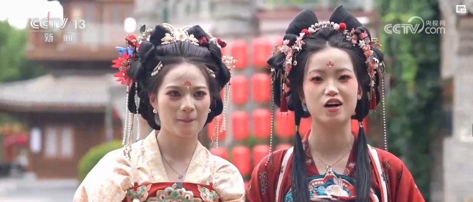历史是底气！着华服、绾青丝、点朱丹……文化“穿”在百姓身上