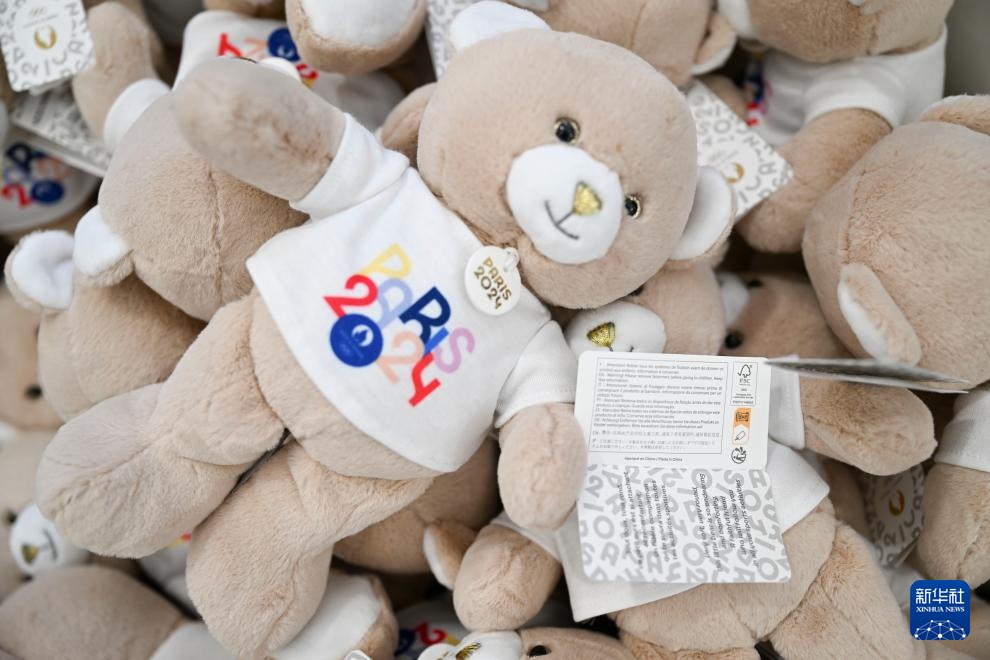 探访巴黎奥运会官方特许商品旗舰店 探访巴黎奥运会官方特许商品旗舰店