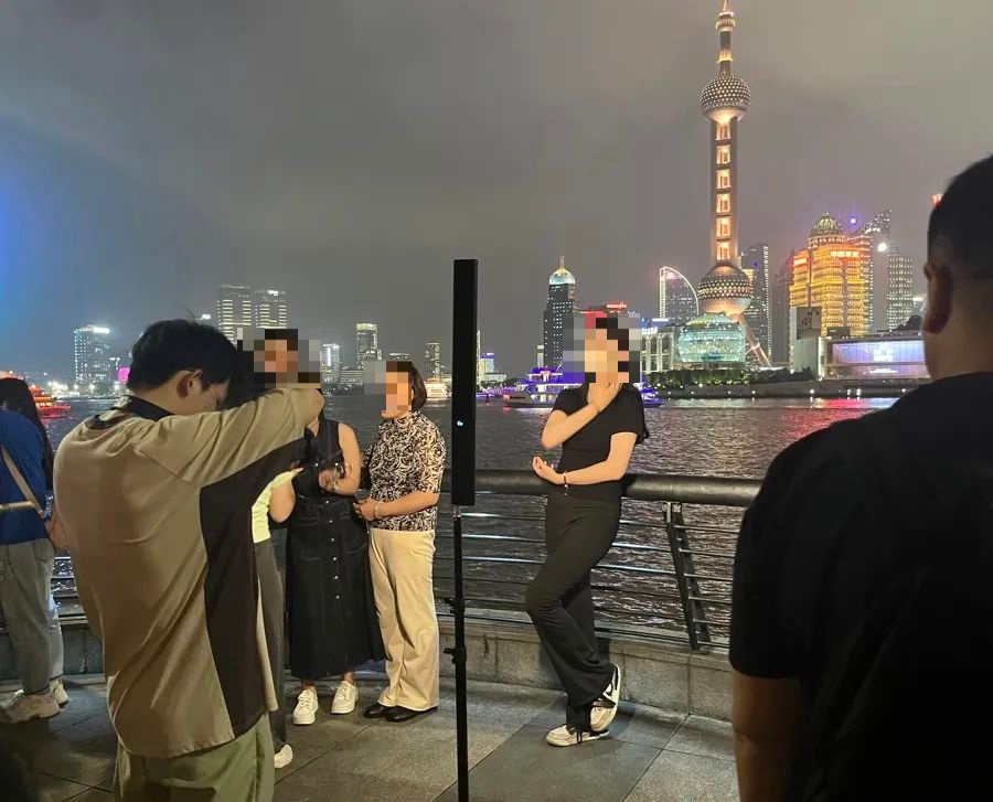 私自站位、驱赶游客……上海外滩观景位出现摄影乱象？官方出手了