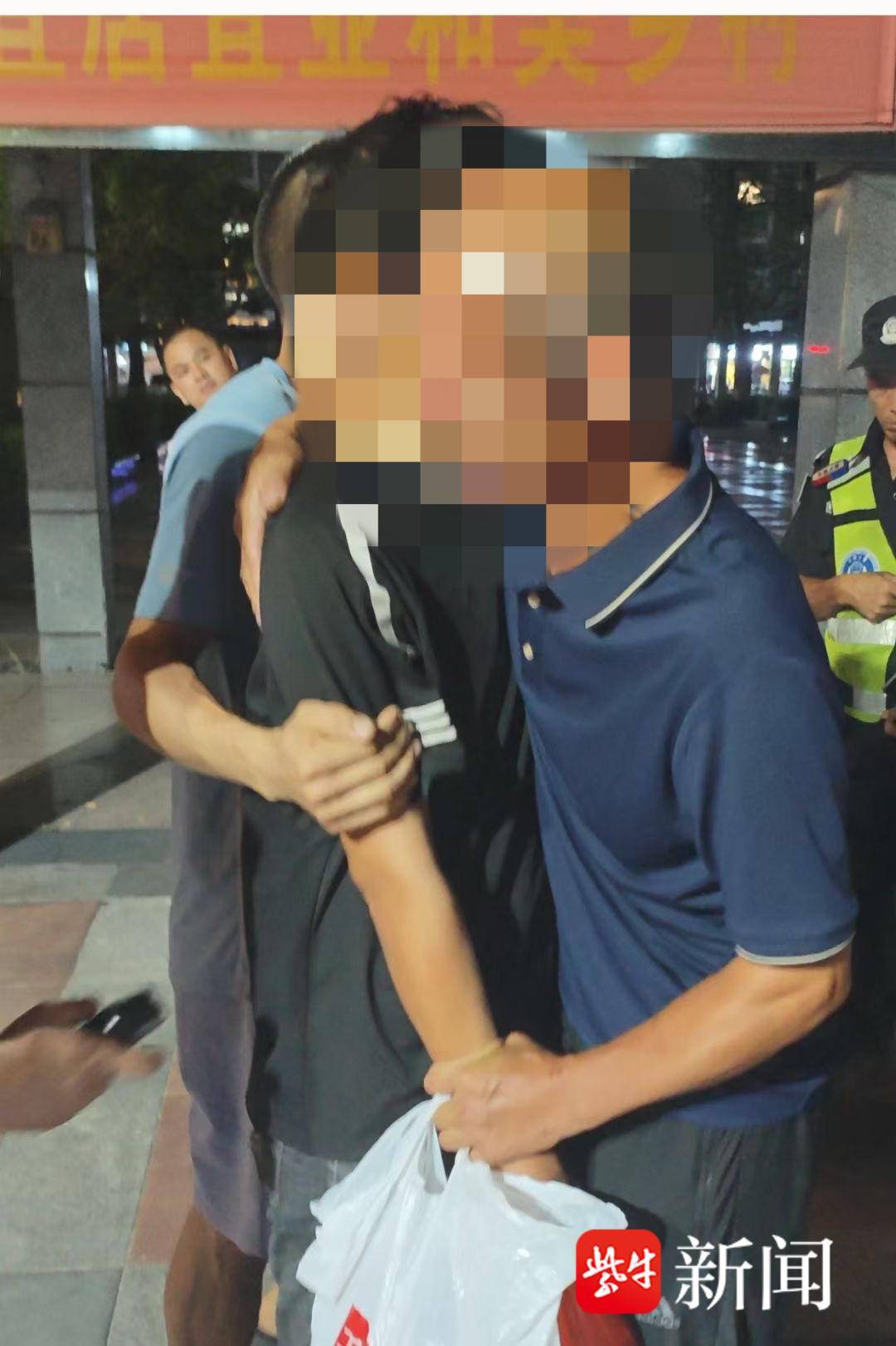 男子高考失利后离家出走8年，团聚时甚至没认出父亲