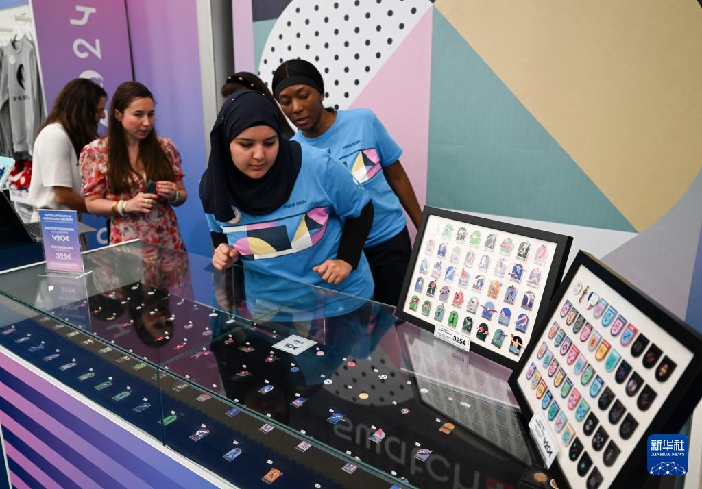 探访巴黎奥运会官方特许商品旗舰店 探访巴黎奥运会官方特许商品旗舰店