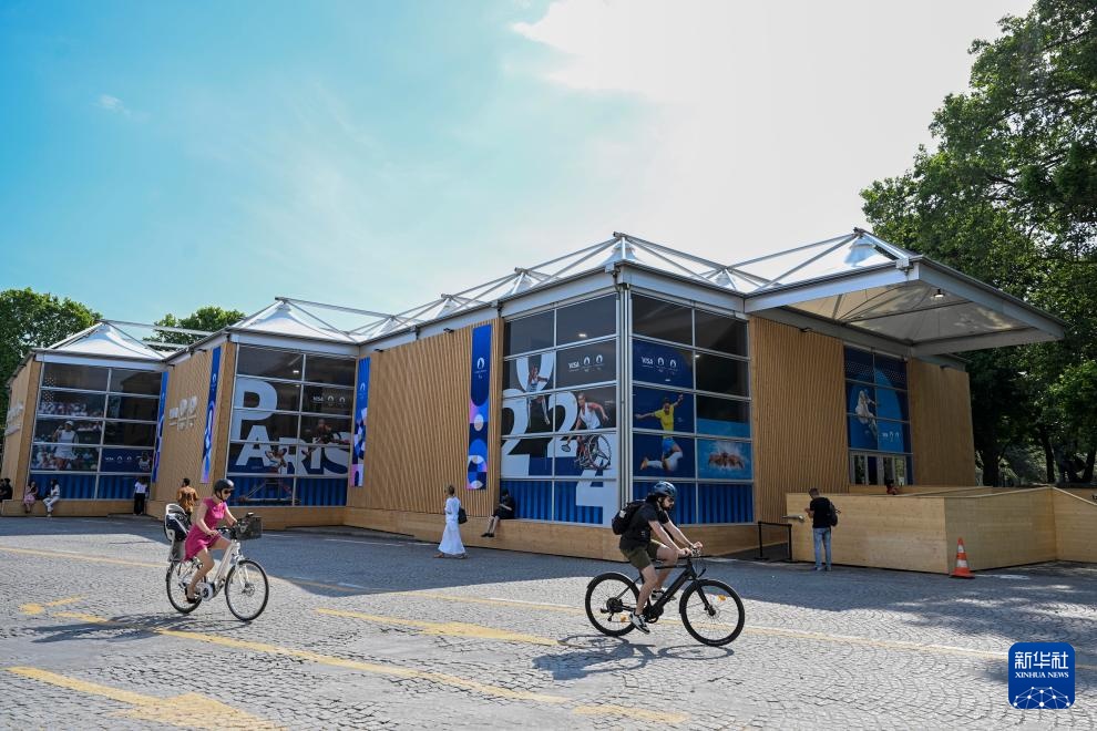 探访巴黎奥运会官方特许商品旗舰店 探访巴黎奥运会官方特许商品旗舰店