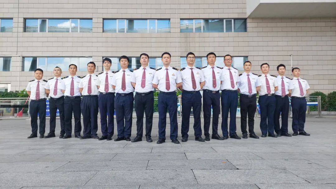 时速350公里!高铁司机开车时到底有多帅? 时速350公里!高铁司机开车时到底有多帅?