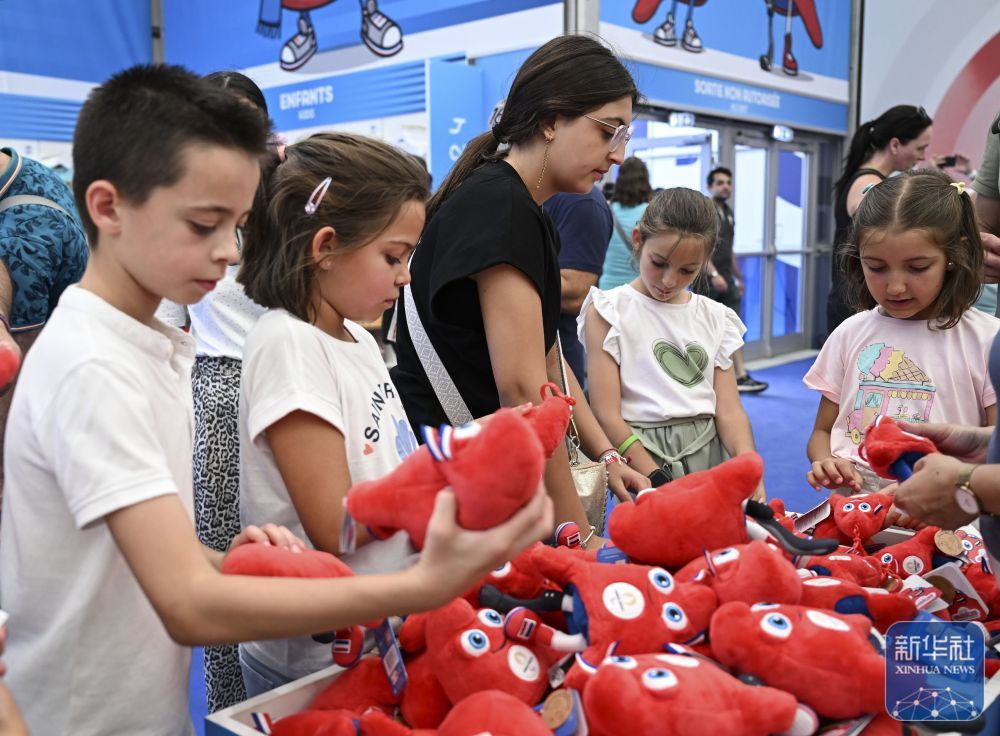 巴黎奥运会|探访巴黎奥运会官方特许商品旗舰店 巴黎奥运会|探访巴黎奥运会官方特许商品旗舰店