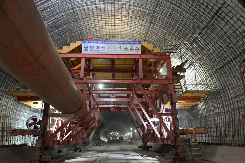 渝万高铁兴庙村隧道正洞掘进突破3000米