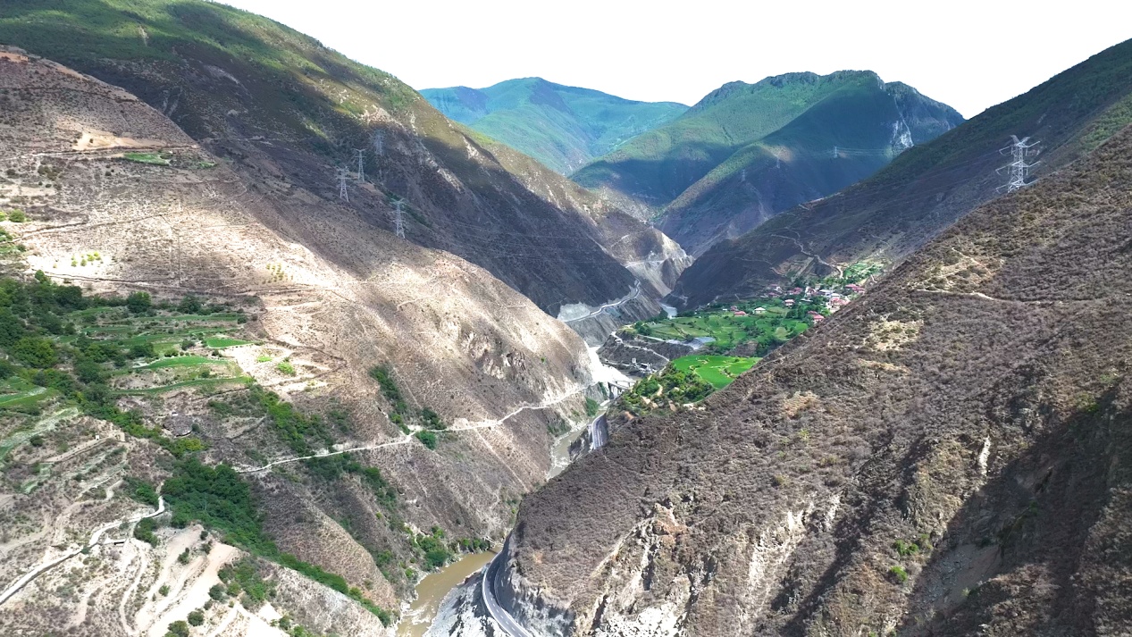 打通“云端天路” G227国道通车 湖北建造助力“蜀道不再难”